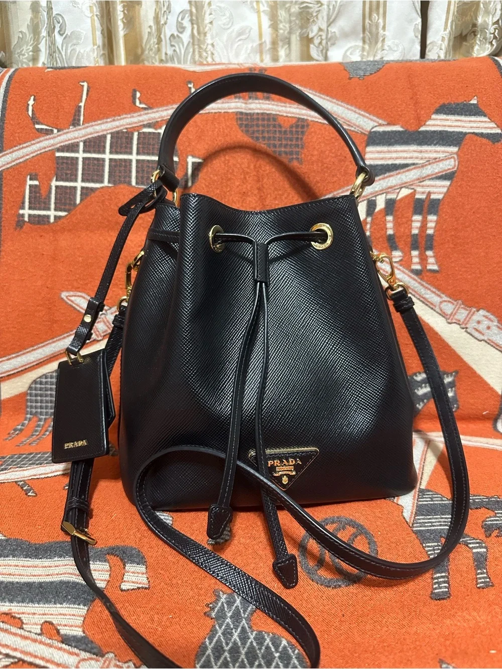 PRADA❤️🌟BLACK SAFFIANO LEATHERL BUCKET BAG WITH GOLD HARDWARE ⭐️ - Picture 1 of 15